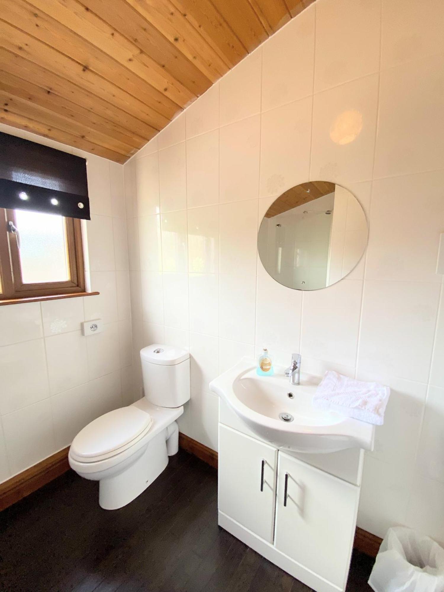 Villa Torridon 12 With Private Hot Tub - Fife - Loch Leven - Lomond Hills à Kelty Extérieur photo