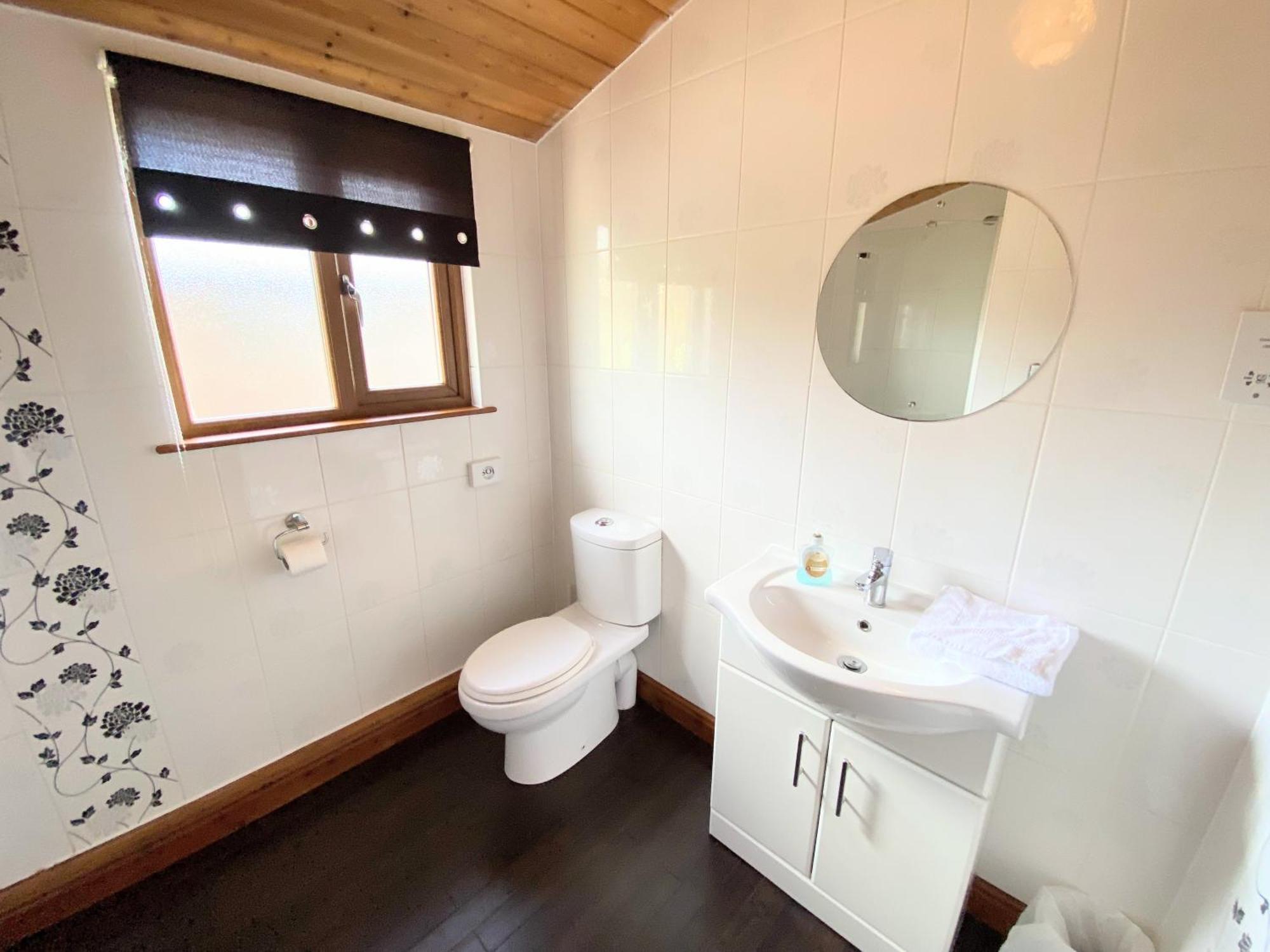 Villa Torridon 12 With Private Hot Tub - Fife - Loch Leven - Lomond Hills à Kelty Extérieur photo